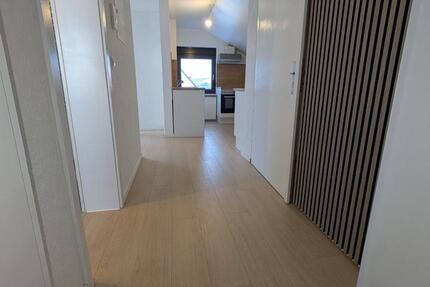 Frisch saniert: Helle DG-Wohnung zwischen Rhein & Reben in Winkel 2 zimmer