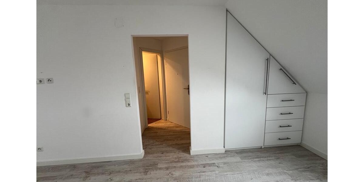 Dachgeschoßwohnung Saarbrücken - 1 Zimmer, 32 m&sup2;, 490&euro; | Angebot:26039873