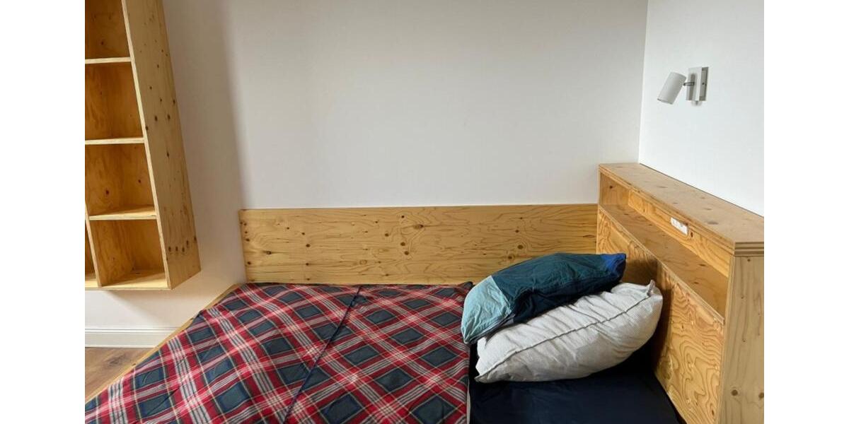 Dachgeschoßwohnung Bonn Poppelsdorf - 1 Zimmer, 21 m&sup2;, 350&euro; | Angebot:25381606