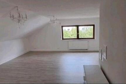 Schöne Dachgeschoss Wohnung für 1 bis 2 Personen geeignet zimmer