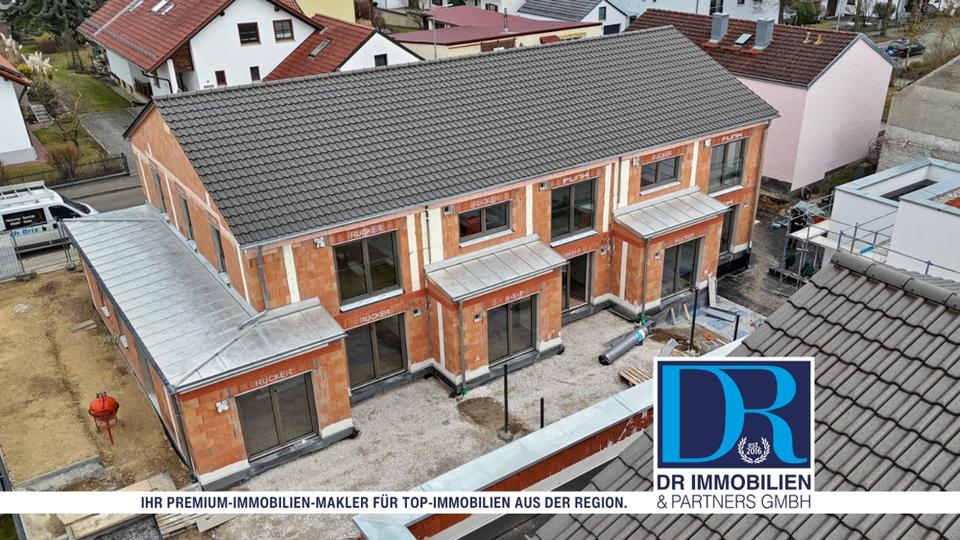 Reihenhaus Ingolstadt - 4.5 Zimmer, 134 m&sup2;, 1.900&euro; | Angebot:25367088