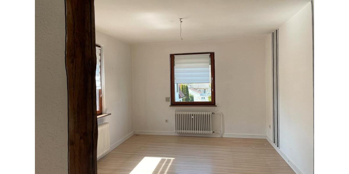 Etagenwohnung Bad König - 5 Zimmer, 136 m&sup2;, 1.100&euro; | Angebot:26493170