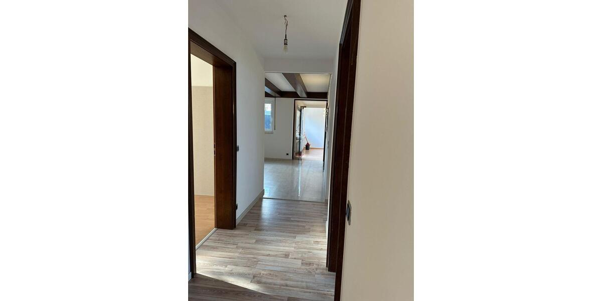 Erdgeschoßwohnung Uhingen - 4 Zimmer, 120 m&sup2;, 1.600&euro; | Angebot:25988250