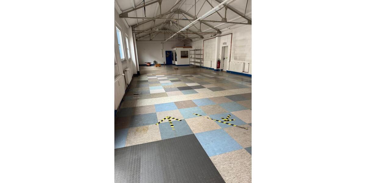 Halle Lagerfläche ca. 150qm zimmer