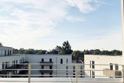Penthouse-Feeling mit Dachterrasse, Neubauausstattung, Einbauküche, großer Koch-Essbereich, Aufzug