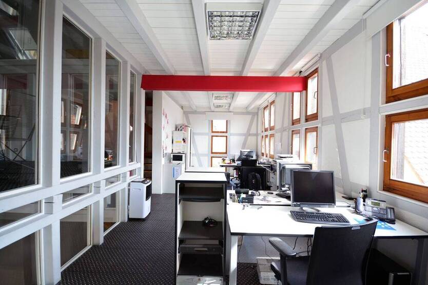 Moderne Arbeitsplätze und Büroraum in historischem Fachwerkgebäude - All-in-Miete