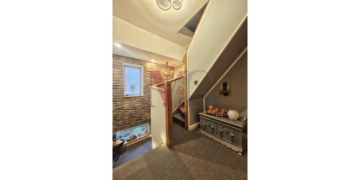 Einfamilienhaus Wilhelmshaven Aldenburg - 9 Zimmer, 227 m&sup2;, 1.600&euro; | Angebot:25843573