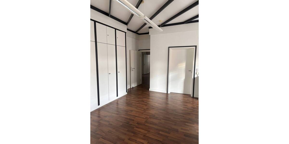 Gewerbeobjekt Kitzingen - 1 Zimmer, 374 m&sup2;, 2.500&euro; | Angebot:25748429