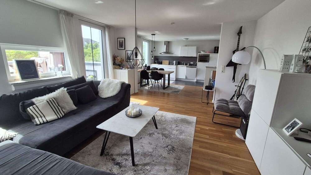 Etagenwohnung Frankfurt - 2 Zimmer, 81 m&sup2;, 1.215&euro; | Angebot:26756959