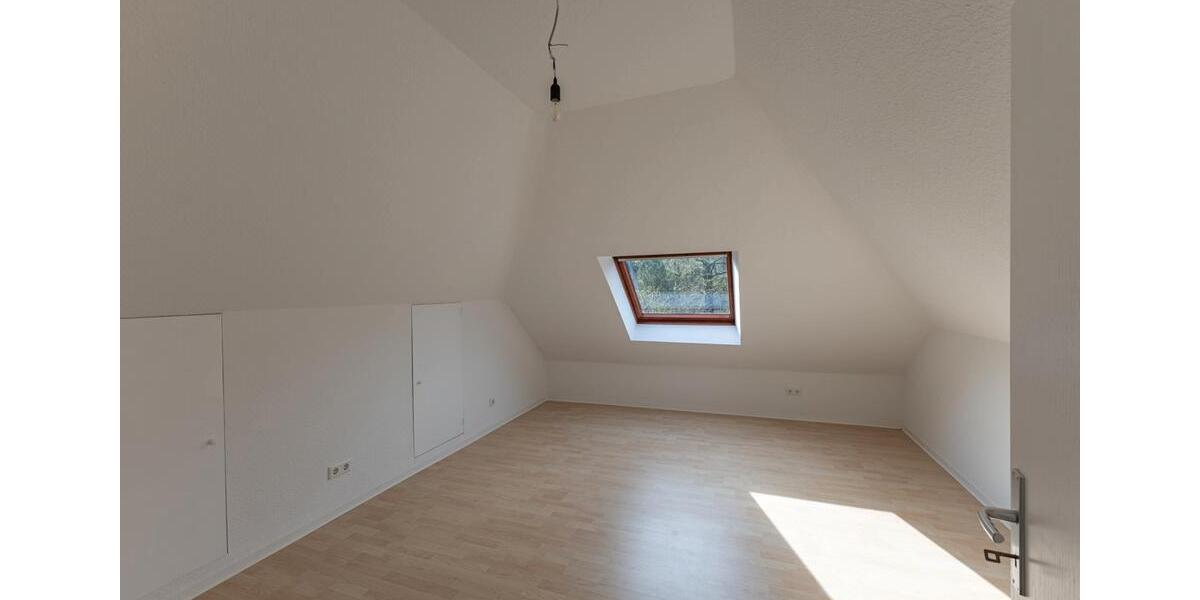 Dachgeschoßwohnung Varel - 4 Zimmer, 110 m&sup2;, 840&euro; | Angebot:24872814