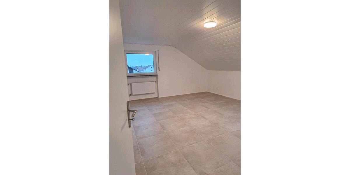 Dachgeschoßwohnung Berg (Pfalz) - 3 Zimmer, 75 m&sup2;, 850&euro; | Angebot:25085631