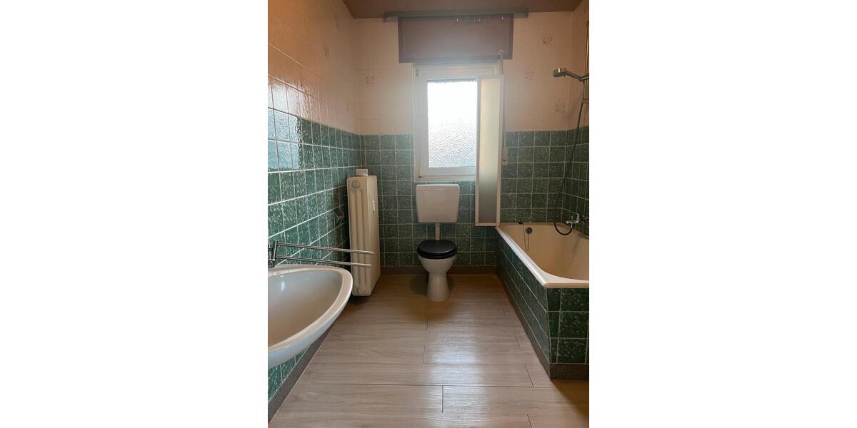 Etagenwohnung Gevenich - 5 Zimmer, 100 m&sup2;, 550&euro; | Angebot:26025390