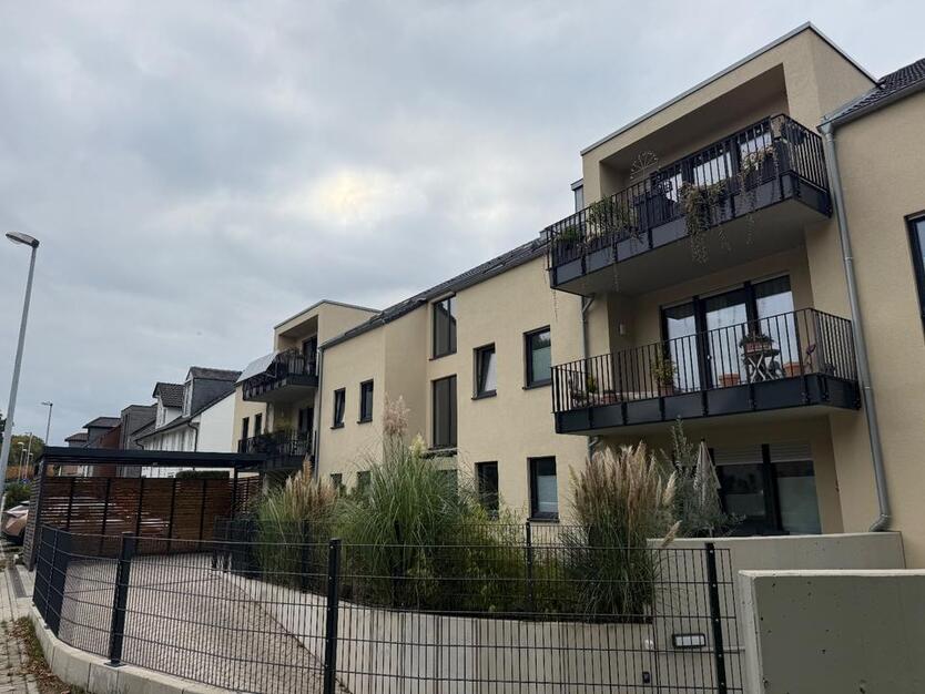 Exklusive Erdgeschosswohnung mit Garten und Stellplatz zimmer