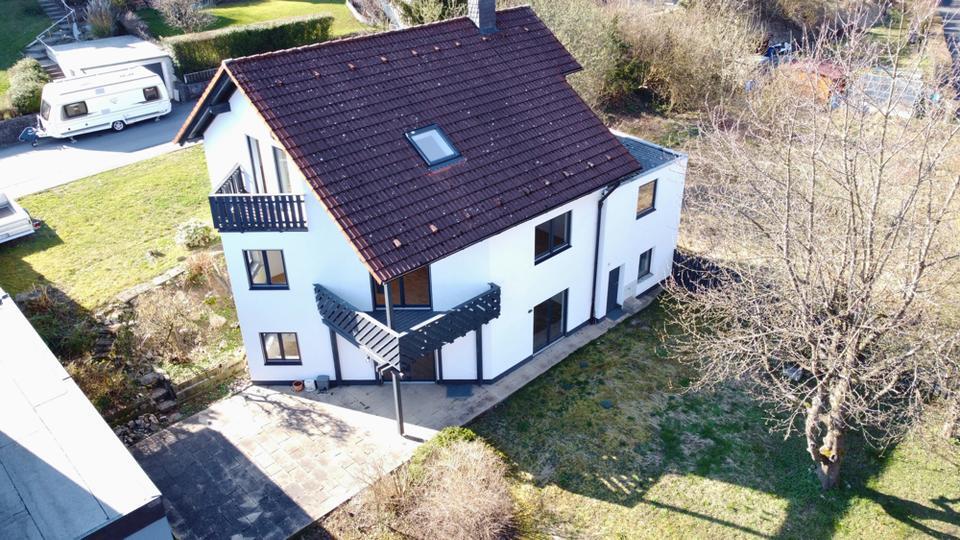 Freistehendes Einfamilienhaus mit großem Grundstück in Toplage