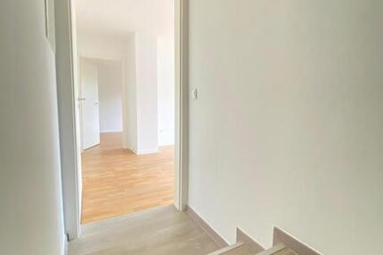 *** ERSTBEZUG NACH SANIERUNG *** Sehr helles 2-Zimmer Single-Apartment im Souterrain *** zimmer