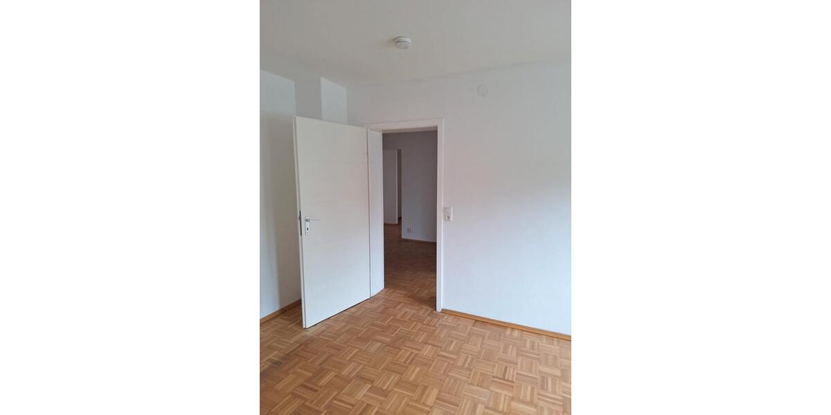 Erdgeschoßwohnung Frankfurt am Main Nord-West - 3 Zimmer, 84 m&sup2;, 1.350&euro; | Angebot:26639017