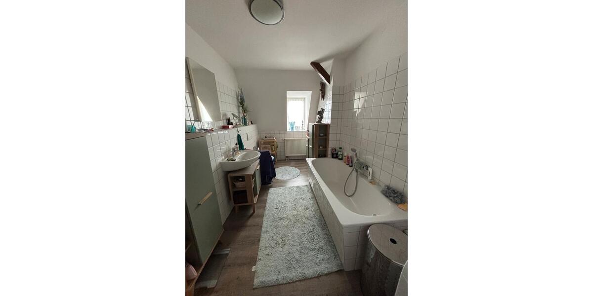 Dachgeschoßwohnung Weißenfels - 4 Zimmer, 108 m&sup2;, 1.026&euro; | Angebot:25824427