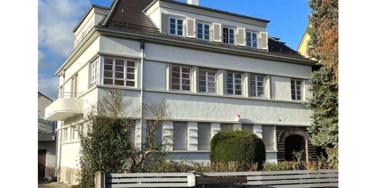 Wohnen mit Charakter! Helle 4-Zi.-Wohnung in zentraler Lage von privat zu vermieten! 4 zimmer