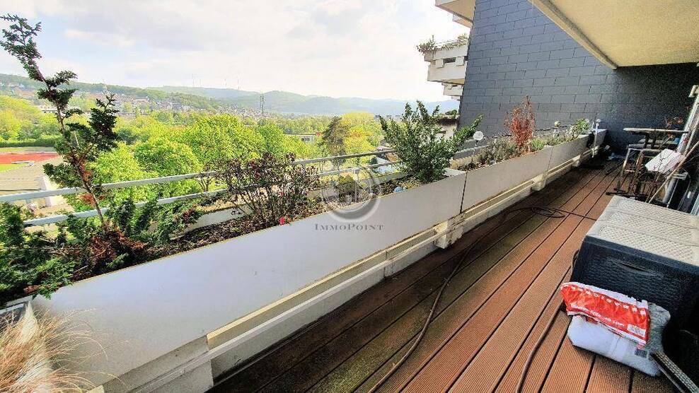 !!! ImmoPoint !!! ALTENGERECHTES Wohnen mit SCHWIMMBAD + SAUNA + BALKON + TERRASSE + GARAGEN ... !!! (IP 3 K 110 B)
