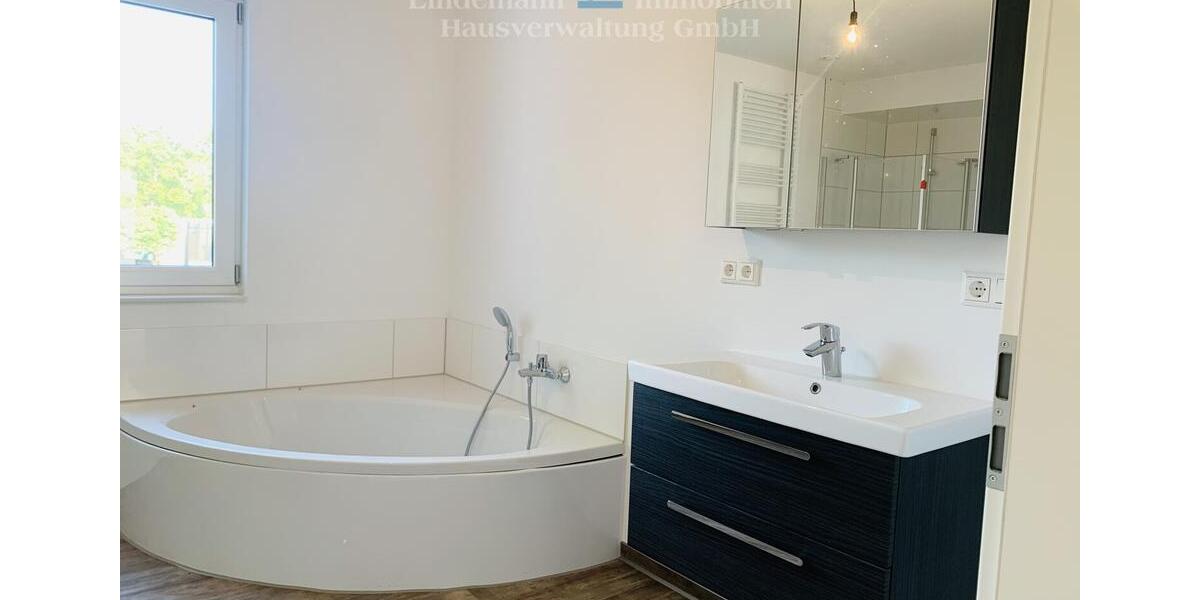 Erdgeschoßwohnung Buxtehude - 3 Zimmer, 122 m&sup2;, 1.100&euro; | Angebot:25646557