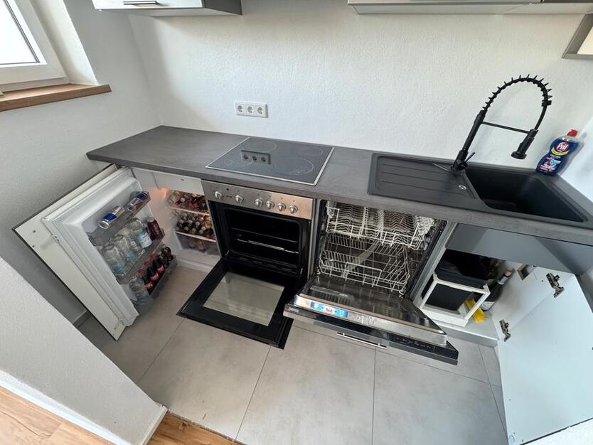 Luxuriöse Sanierte Mobilierte ca 40qm Wohnung 5 min bis Zentrum