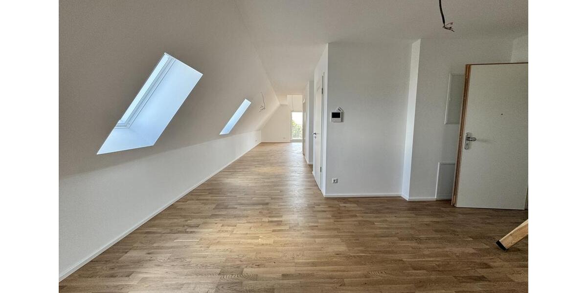 Erstbezug: Großzügige 3 Zimmer Dachgeschosswohnung mit EBK und TG-Stellplatz in Ulm-Lehr! 3 zimmer