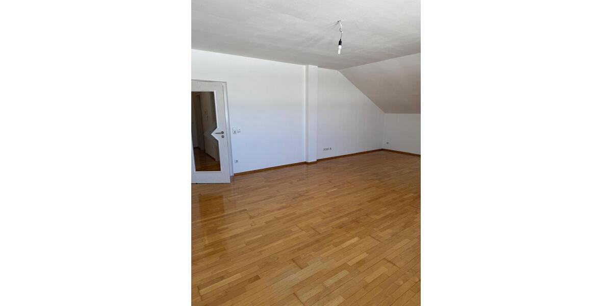 Dachgeschoßwohnung Schöllnach - 2 Zimmer, 88 m&sup2;, 600&euro; | Angebot:26101489