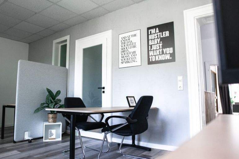 Eigener 247-Schreibtischplatz in hochwertigem Coworking-Space in St. Wendel zimmer