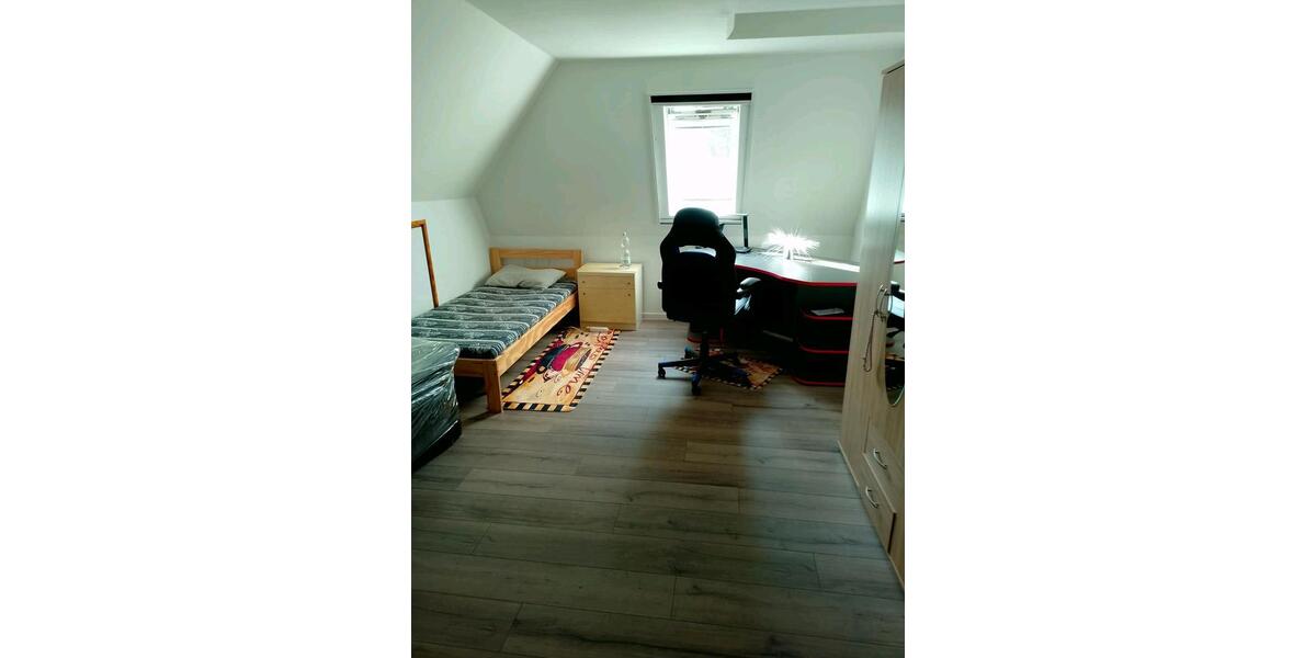 Dachgeschoßwohnung Itzehoe - 3 Zimmer, 72 m&sup2;, 1.100&euro; | Angebot:23684587