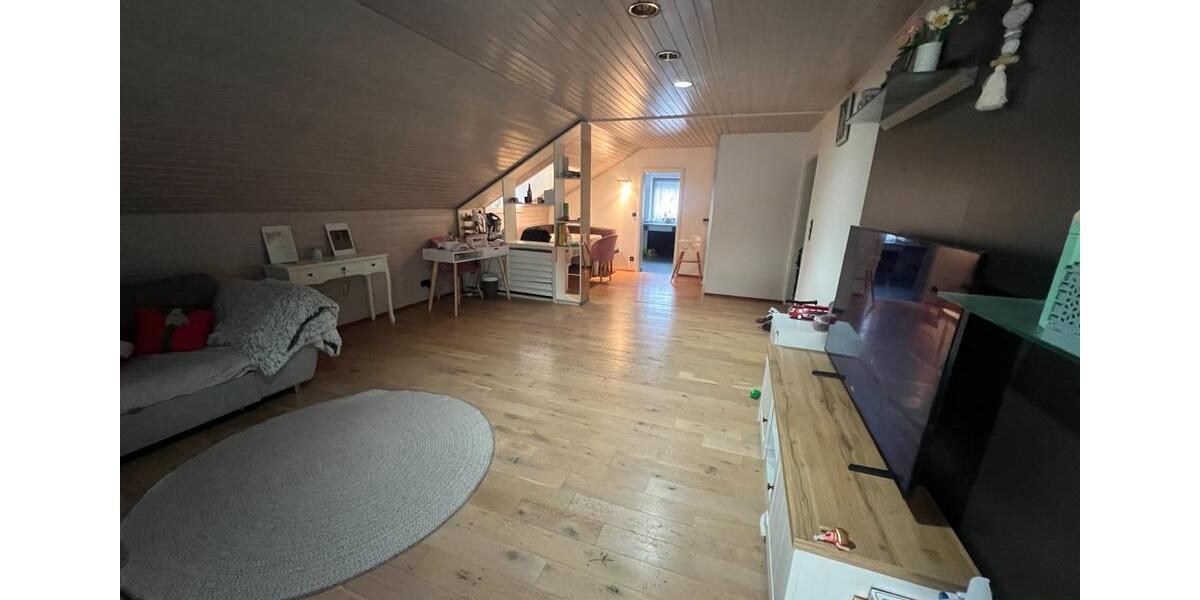 Gemütliche 3‑Zimmer-Dachgeschosswohnung – 98 m² – ab März 3 zimmer