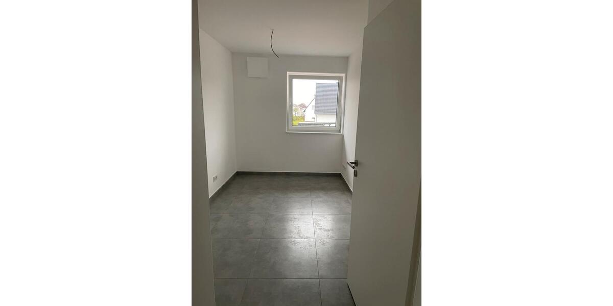 Etagenwohnung Friedewald - 4 Zimmer, 95 m&sup2;, 900&euro; | Angebot:25353141