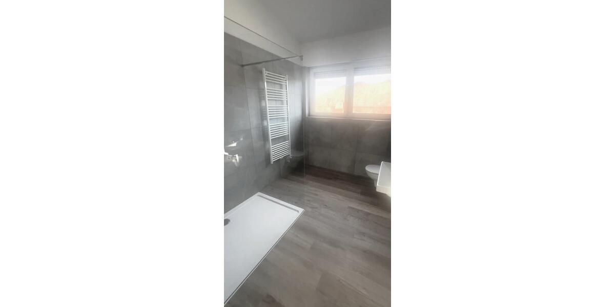 Dachgeschoßwohnung Mettlach - 3 Zimmer, 70 m&sup2;, 900&euro; | Angebot:25553127