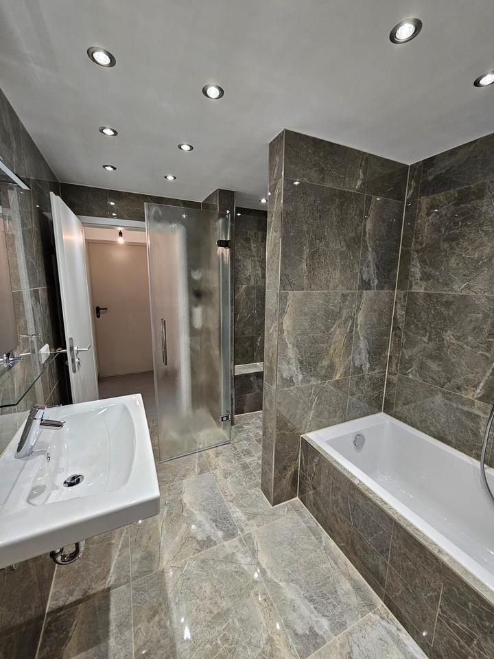 Moderne 2-Zimmer-Wohnung mit Luxusausstattung in ruhiger Lage