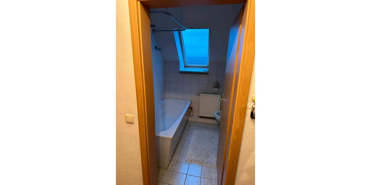 Dachgeschoßwohnung Laage - 2 Zimmer, 46 m&sup2;, 350&euro; | Angebot:26007490