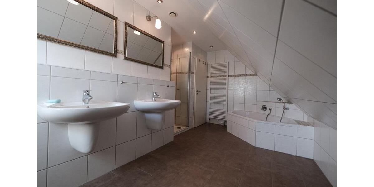 Einfamilienhaus Osterrönfeld - 5 Zimmer, 127 m&sup2;, 1.450&euro; | Angebot:26600863