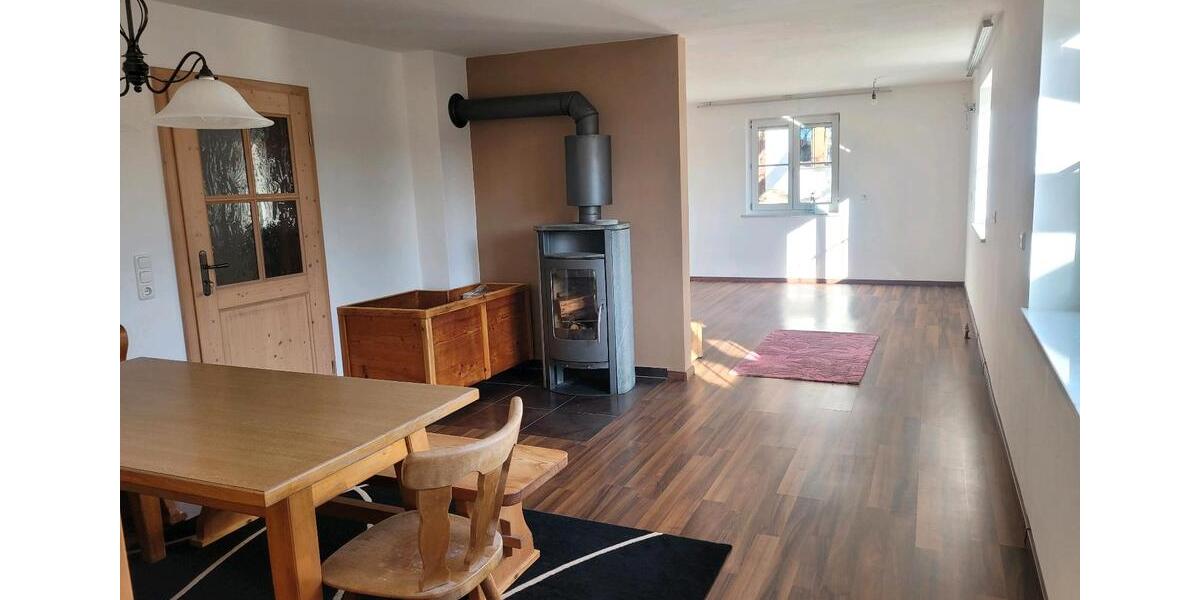 Erdgeschoßwohnung Miltach - 5 Zimmer, 150 m&sup2;, 1.000&euro; | Angebot:25332270