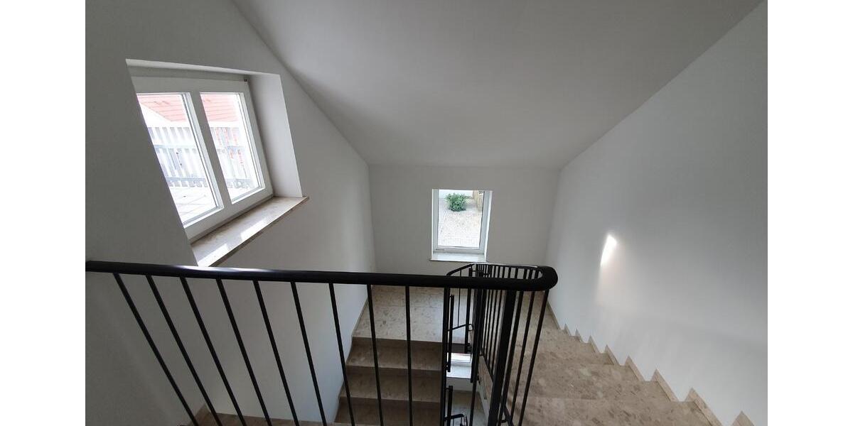 Dachgeschoßwohnung Osterhofen - 4 Zimmer, 111 m&sup2;, 800&euro; | Angebot:25722576