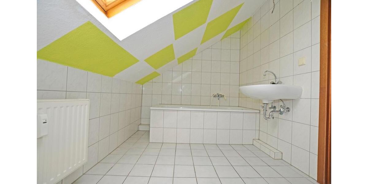 Dachgeschoßwohnung Duisburg Walsum - 3 Zimmer, 72 m&sup2;, 585&euro; | Angebot:25765138