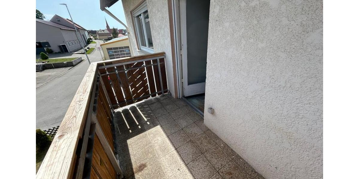 Dachgeschoßwohnung Mitteleschenbach - 3 Zimmer, 85 m&sup2;, 600&euro; | Angebot:26700379