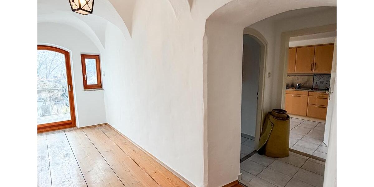 Maisonettenwohnung Tittmoning - 9 Zimmer, 300 m&sup2;, 1.900&euro; | Angebot:25851402