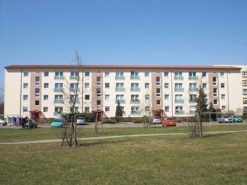 Wohnung zum Mieten in Hoyerswerda 302 € 58.13 m²
