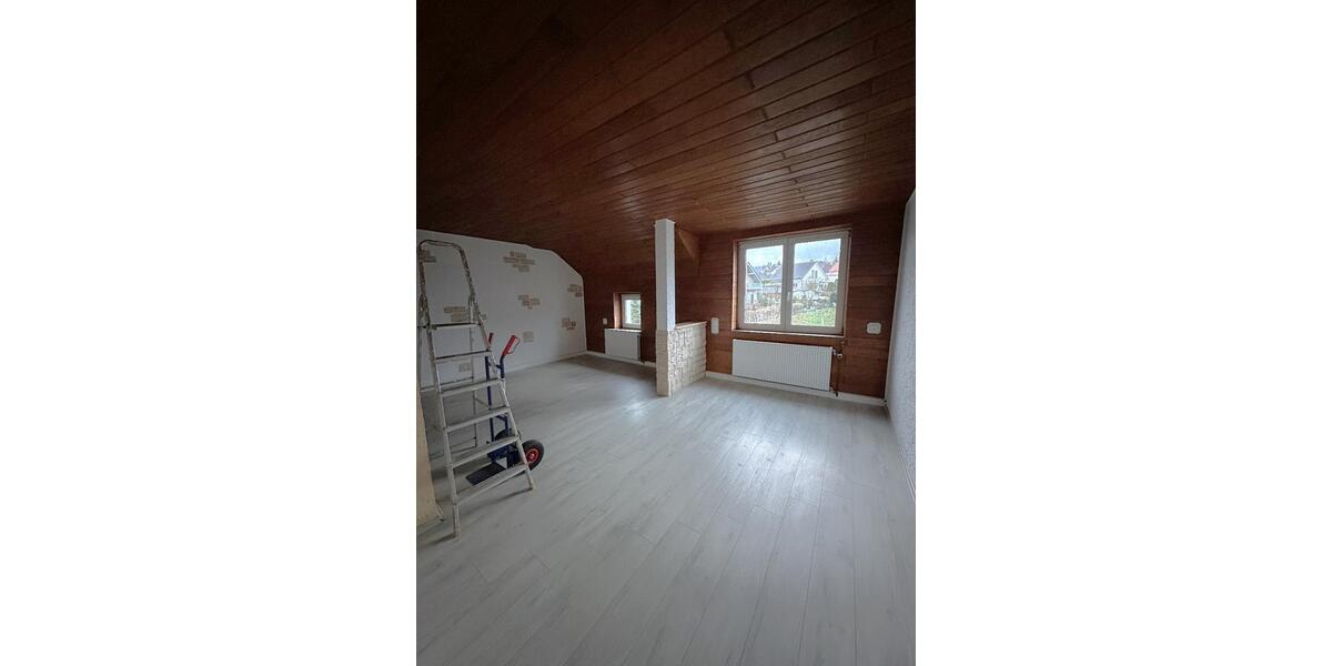 Dachgeschoßwohnung Lengenfeld - 3 Zimmer, 80 m&sup2;, 480&euro; | Angebot:24284002