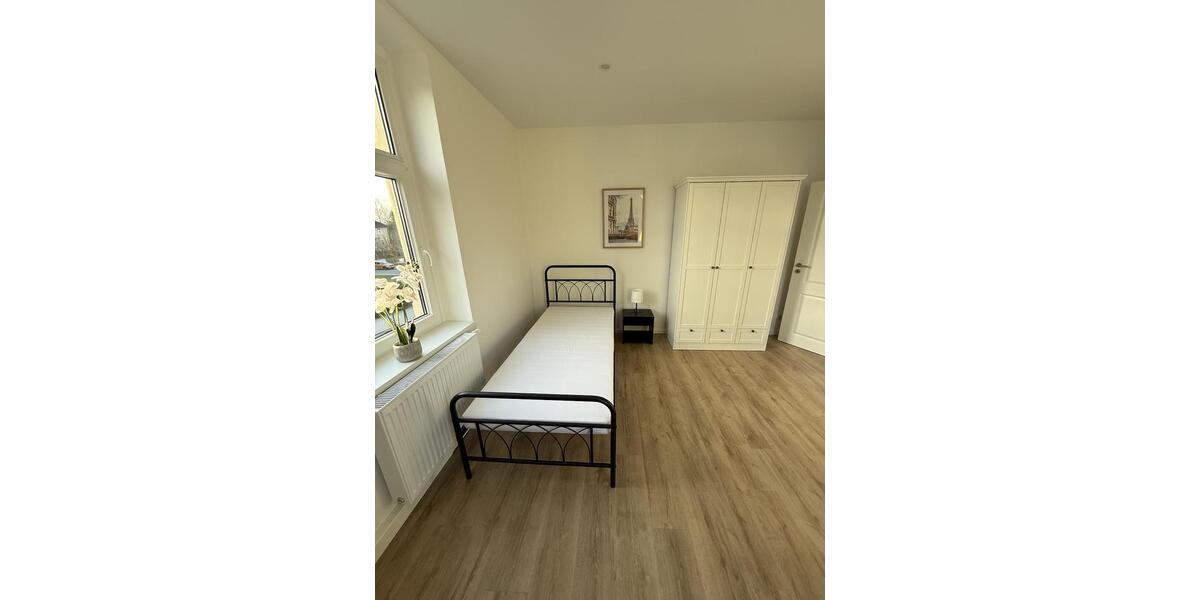 Wohnen auf Zeit Glauchau - 8 Zimmer, 156 m&sup2;, 15&euro; | Angebot:17320207