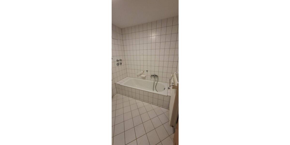 Etagenwohnung Bubenreuth - 3 Zimmer, 73 m&sup2;, 990&euro; | Angebot:25984370