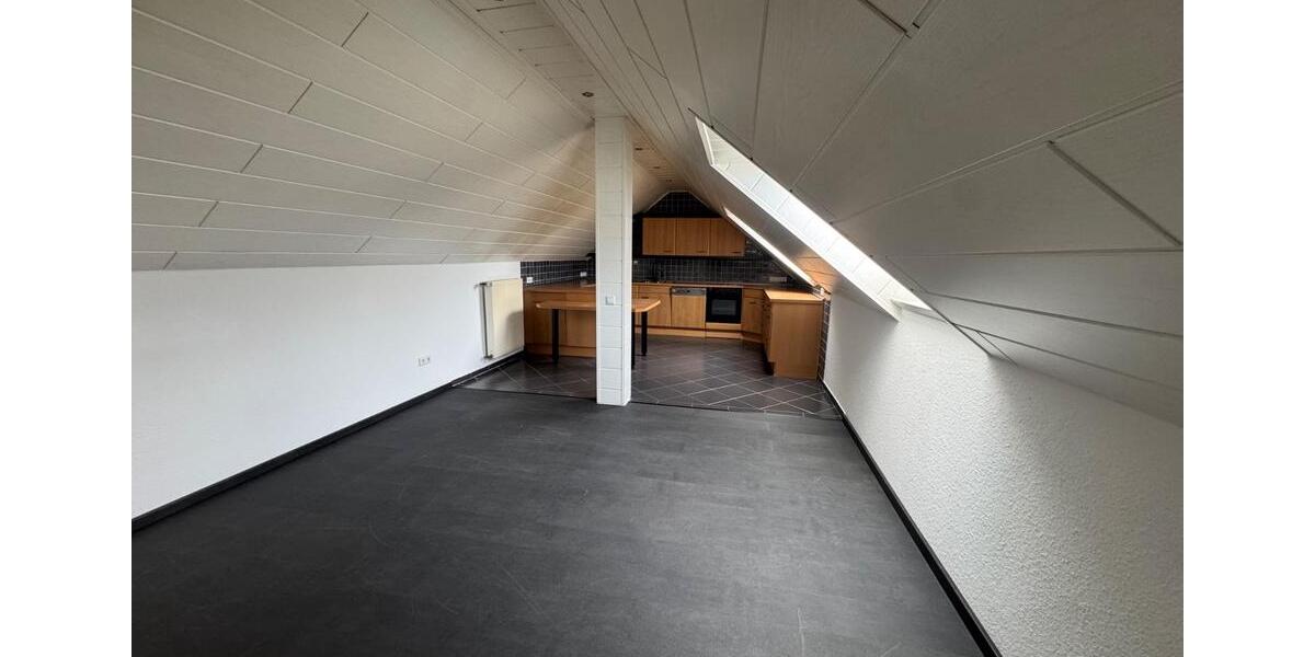 Dachgeschoßwohnung Delbrück - 5 Zimmer, 155 m&sup2;, 1.200&euro; | Angebot:25433333