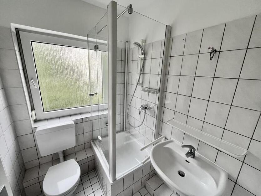 Geschmackvoll SANIERTE ERDGESCHOSSWOHNUNG mit flexiblem Grundriss und BALKON!! zimmer
