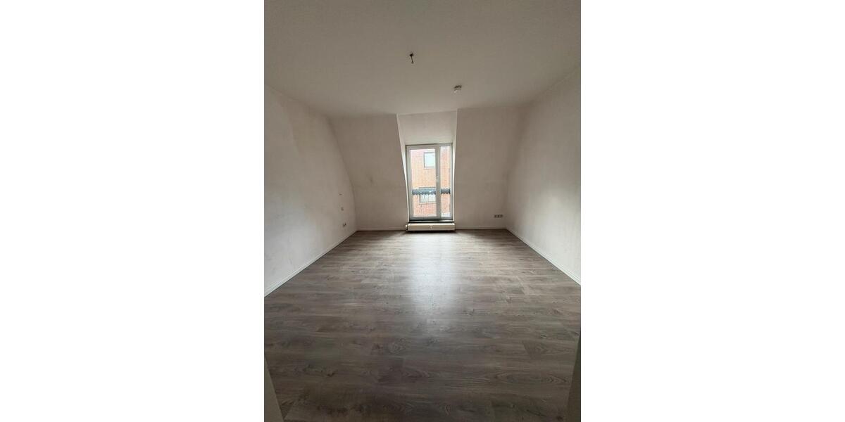 Dachgeschoßwohnung Delmenhorst Düsternort - 4 Zimmer, 121 m&sup2;, 1.000&euro; | Angebot:26603464