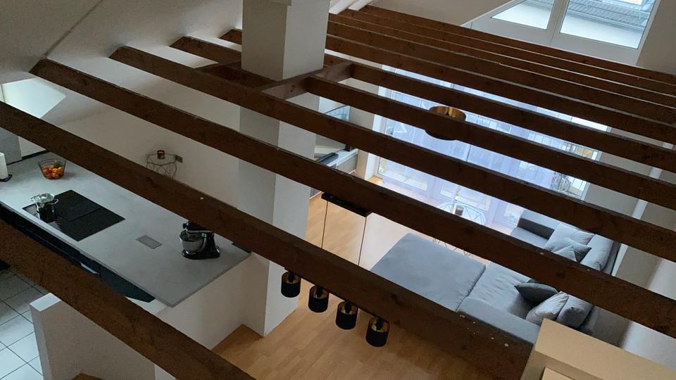 Lichtdurchflutete vollmöblierte DG Wohnung zur Untermiete