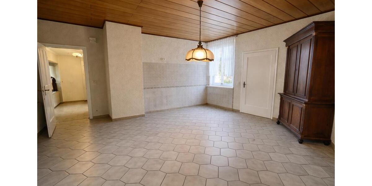 Etagenwohnung Vacha - 5 Zimmer, 185 m&sup2;, 1.500&euro; | Angebot:26272022