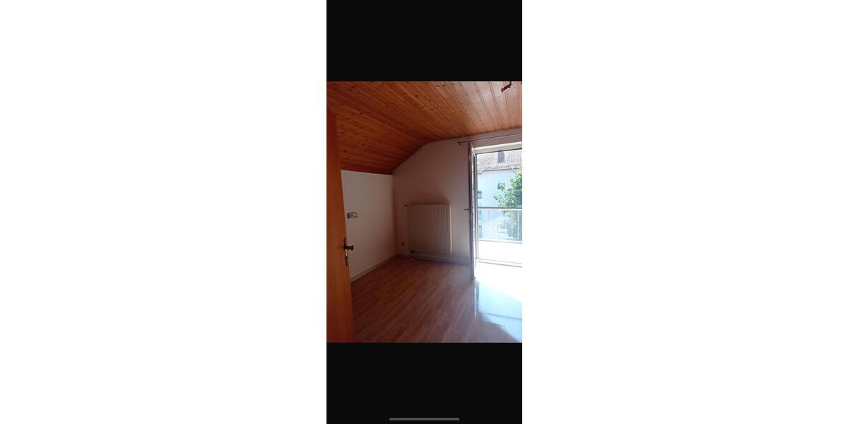 Dachgeschoßwohnung Dingolfing - 3.5 Zimmer, 670&euro; | Angebot:23530583